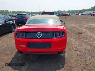 2014 Ford Mustang V6 z VIN 1ZVBP8EM4E5201342, wystawiony jako IAAI lot #42377801 z przebiegiem 99 600 mil mil oraz . Historia ofert i sprzedaży dostępna na DreamBid. Obrazek 16.