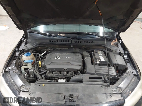 2014 Volkswagen Jetta SE with VIN 3VWD17AJ7EM409189, listed as a IAAI auction lot 42313804 with 139,950 mi miles and . Bid and sale history available at DreamBid. Image 10.