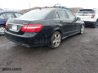 2010 Mercedes-Benz E-Class E 350 Luxury with VIN WDDHF8HB0AA176067, listed as a IAAI auction lot 41997712 with 151,662 mi miles. Bid and sale history available at carsss.com. Image 4.