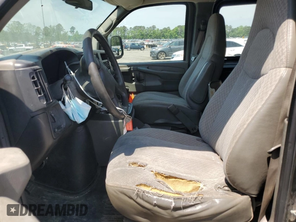 2006 Chevrolet Express Cargo z VIN 1GCGG25VX61155846, wystawiony jako Copart lot #55416485 z przebiegiem 141 203 mil mil oraz Szkoda całkowita • Salvage title. Historia ofert i sprzedaży dostępna na DreamBid. Obrazek 7.