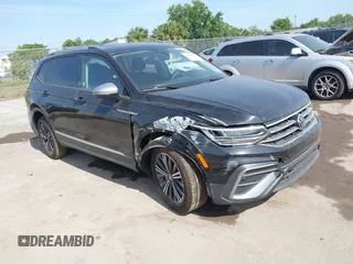 2024 Volkswagen Tiguan Wolfsburg Edition z VIN 3VV6B7AX1RM215178, wystawiony jako IAAI lot #42080886 z przebiegiem 6 914 mil mil oraz . Historia ofert i sprzedaży dostępna na DreamBid. Obrazek 1.