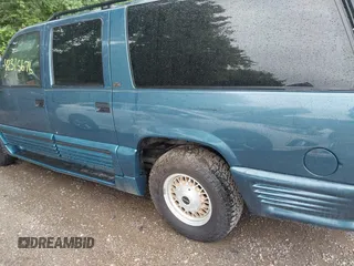 1995 GMC Suburban with VIN 1GDFK16K8SJ741041, listed as a IAAI auction lot 42315676 with 159,312 mi miles and . Bid and sale history available at DreamBid. Image 14.