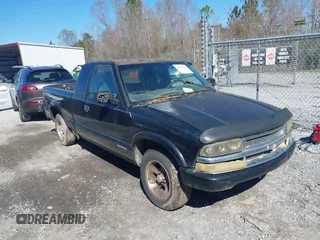 2001 Chevrolet S-10 LS with VIN 1GCCS19W918189223, listed as a IAAI auction lot 41597634 with 256,913 mi miles and . Bid and sale history available at DreamBid. Image 1.