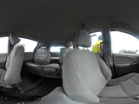 2018 Toyota Sienna L with VIN 5TDZZ3DC4JS945535, listed as a IAAI auction lot 42219652 with 129,059 mi miles and . Bid and sale history available at DreamBid. Image 18.