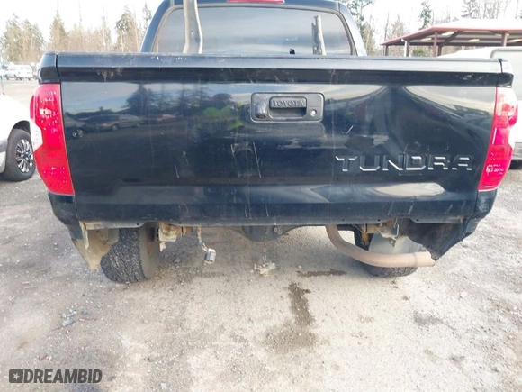 2018 Toyota Tundra 4WD SR5 with VIN 5TFDW5F1XJX693603, listed as a IAAI auction lot 41104230 with 144,536 mi miles. Bid and sale history available at carsss.com. Image 6.
