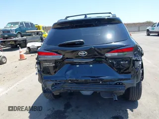 2023 Toyota Corolla Cross XLE z VIN 7MUDAAAG3PV069634, wystawiony jako IAAI lot #42489692 z przebiegiem 18 923 mil mil oraz . Historia ofert i sprzedaży dostępna na DreamBid. Obrazek 17.