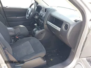 2016 Jeep Compass Sport with VIN 1C4NJCBB2GD577084, listed as a IAAI auction lot 42572348 with 164,234 mi miles and . Bid and sale history available at DreamBid. Image 5.