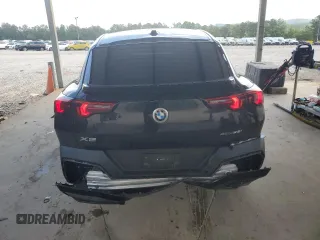 2025 BMW X2 xDrive28i z VIN WBX63GM0XS5150257, wystawiony jako Copart lot #55338625 z przebiegiem 7635 mil mil oraz Tytuł czysty. Historia ofert i sprzedaży dostępna na DreamBid. Obrazek 6.