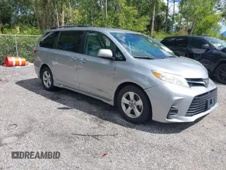 2018 Toyota Sienna LE Auto Access Seat with VIN 5TDKZ3DC5JS945951, listed as a IAAI auction lot 41689856 with 103,537 mi miles. Bid and sale history available at carsss.com. Image 1.