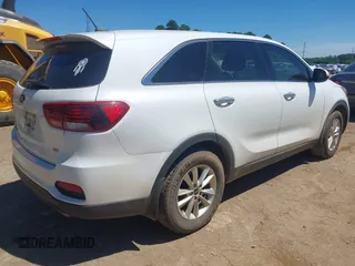2019 Kia Sorento L z VIN 5XYPG4A37KG511454, wystawiony jako IAAI lot #42088735 z przebiegiem 157 599 mil mil oraz . Historia ofert i sprzedaży dostępna na DreamBid. Obrazek 4.