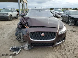 2016 Jaguar XF 35t Prestige with VIN SAJBE4BV3GCY18665, listed as a Copart auction lot 41925005 with 100,530 mi miles and Salvage Title. Bid and sale history available at carsss.com. Image 5.