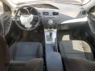 2011 Mazda 3 i Touring z VIN JM1BL1VF8B1473337, wystawiony jako Copart lot #56405565 z przebiegiem Nie podano mil oraz Szkoda całkowita • Salvage title. Historia ofert i sprzedaży dostępna na DreamBid. Obrazek 8.