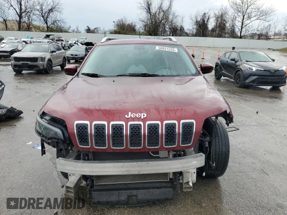 2019 Jeep Cherokee Latitude Plus z VIN 1C4PJLLB9KD454527, wystawiony jako Copart lot #50931235 z przebiegiem 108 543 mil mil oraz Szkoda całkowita • Salvage title. Historia ofert i sprzedaży dostępna na DreamBid. Obrazek 5.