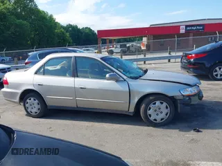 1998 Honda Accord LX z VIN 1HGCG5642WA268665, wystawiony jako IAAI lot #42183420 z przebiegiem 254 417 mil mil oraz . Historia ofert i sprzedaży dostępna na DreamBid. Obrazek 12.