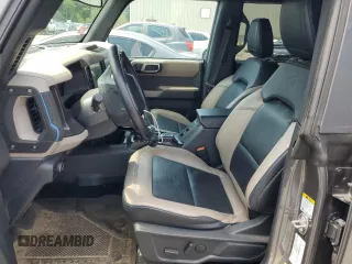 2022 Ford Bronco z VIN 1FMEE5DP6NLB28658, wystawiony jako Copart lot #60632405 z przebiegiem 28 221 mil mil oraz Szkoda całkowita • Salvage title. Historia ofert i sprzedaży dostępna na DreamBid. Obrazek 7.