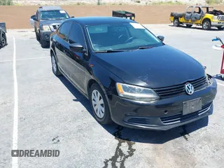 2013 Volkswagen Jetta S с VIN 3VW2K7AJ2DM208237, выставлен на аукционе IAAI как лот 42397261 с пробегом Не указан миль и . История ставок и продаж доступна на DreamBid. Изображение 1.