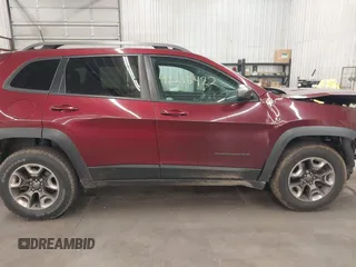 2019 Jeep Cherokee Trailhawk with VIN 1C4PJMBX7KD200267, listed as a IAAI auction lot 42216422 with Not provided miles and . Bid and sale history available at DreamBid. Image 14.