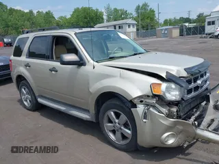 2011 Ford Escape XLT с VIN 1FMCU9DG2BKB64334, выставлен на аукционе IAAI как лот 42434428 с пробегом 147 891 миль миль и . История ставок и продаж доступна на DreamBid. Изображение 1.