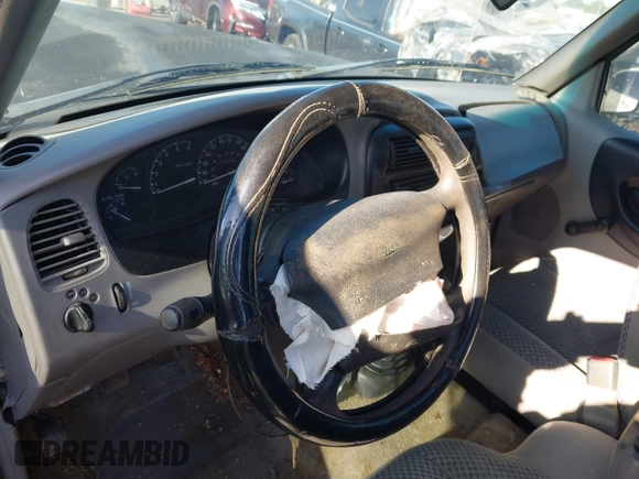 1998 Ford Ranger XL z VIN 1FTYR10C1WPA09251, wystawiony jako IAAI lot #42061336 z przebiegiem 274 498 mil mil oraz . Historia ofert i sprzedaży dostępna na DreamBid. Obrazek 17.