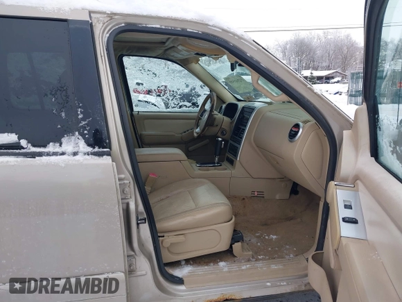 2006 Mercury Mountaineer Luxury with VIN 4M2EU47E06UJ15423, listed as a IAAI auction lot 41260541 with 155,510 mi miles. Bid and sale history available at carsss.com. Image 5.