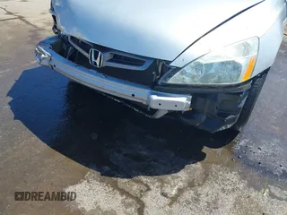 2005 Honda Accord LX z VIN 1HGCM56465A123734, wystawiony jako IAAI lot #42331722 z przebiegiem 131 881 mil mil oraz . Historia ofert i sprzedaży dostępna na DreamBid. Obrazek 6.