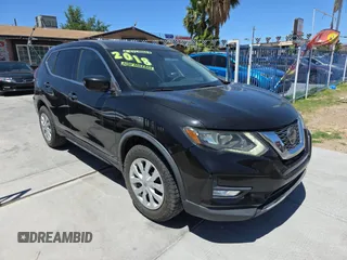 2018 Nissan Rogue SV z VIN KNMAT2MV4JP519719, wystawiony jako Copart lot #57487205 z przebiegiem 66 200 mil mil oraz Szkoda całkowita • Salvage title. Historia ofert i sprzedaży dostępna na DreamBid. Obrazek 1.