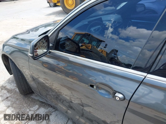 2016 BMW 3 Series 328i xDrive z VIN WBA8E3C53GK503725, wystawiony jako IAAI lot #42484526 z przebiegiem 144 079 mil mil oraz . Historia ofert i sprzedaży dostępna na DreamBid. Obrazek 6.