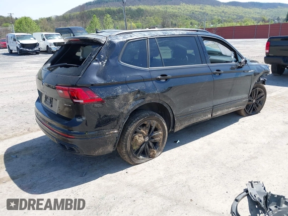 2022 Volkswagen Tiguan SE R-Line Black z VIN 3VV8B7AX8NM083992, wystawiony jako IAAI lot #42101368 z przebiegiem 40 319 mil mil oraz . Historia ofert i sprzedaży dostępna na DreamBid. Obrazek 4.