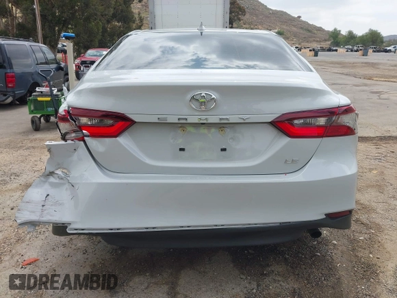 2024 Toyota Camry LE z VIN 4T1C11AK9RU228788, wystawiony jako IAAI lot #42108189 z przebiegiem 26 359 mil mil oraz . Historia ofert i sprzedaży dostępna na DreamBid. Obrazek 16.