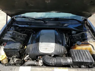 2008 Chrysler 300 C Hemi z VIN 2C3KA63H28H287802, wystawiony jako Copart lot #55748875 z przebiegiem 218 568 mil mil oraz Nie do naprawy • Non repairable. Historia ofert i sprzedaży dostępna na DreamBid. Obrazek 11.