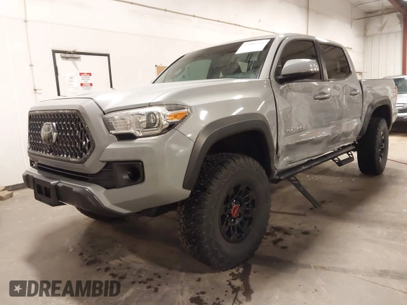 2019 Toyota Tacoma SR z VIN 3TMCZ5AN1KM232360, wystawiony jako IAAI lot #42006355 z przebiegiem 133 909 mil mil oraz . Historia ofert i sprzedaży dostępna na DreamBid. Obrazek 19.