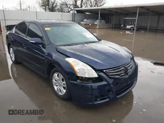 2010 Nissan Altima 2.5 S with VIN 1N4AL2AP8AN413068, listed as a IAAI auction lot 41717438 with 117,878 mi miles. Bid and sale history available at carsss.com. Image 1.