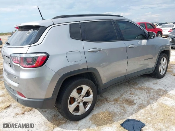 2018 Jeep Compass Latitude with VIN 3C4NJCBB0JT263130, listed as a IAAI auction lot 40669051 with 1 mi miles. Bid and sale history available at carsss.com. Image 4.
