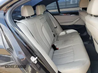 2018 BMW 5 Series 530i z VIN WBAJA5C51JWA37594, wystawiony jako Copart lot #63375575 z przebiegiem 139 974 mil mil oraz Czysty tytuł • Clean title. Historia ofert i sprzedaży dostępna na DreamBid. Obrazek 10.