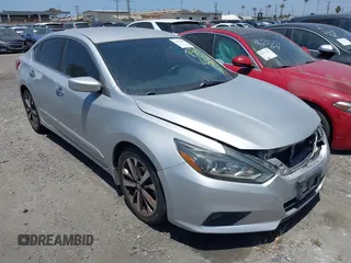 2017 Nissan Altima S z VIN 1N4AL3AP7HN324639, wystawiony jako IAAI lot #42008550 z przebiegiem 101 419 mil mil oraz . Historia ofert i sprzedaży dostępna na DreamBid. Obrazek 1.