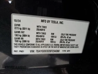 2025 Tesla Model Y Long Range with VIN 7SAYGDED2SF234388, listed as a Copart auction lot 47250965 with 3,702 mi miles and Salvage Title. Bid and sale history available at DreamBid. Image 14.