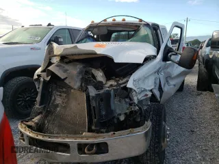 2005 Ford F-350 XL z VIN 1FTWX33P95EB03850, wystawiony jako Copart lot #71228644 z przebiegiem Nie podano mil oraz Szkoda całkowita • Salvage title. Historia ofert i sprzedaży dostępna na DreamBid. Obrazek 5.