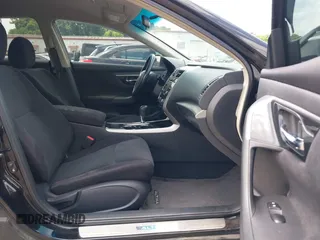 2013 Nissan Altima SV z VIN 1N4AL3APXDC276382, wystawiony jako IAAI lot #42276628 z przebiegiem 260 839 mil mil oraz . Historia ofert i sprzedaży dostępna na DreamBid. Obrazek 5.