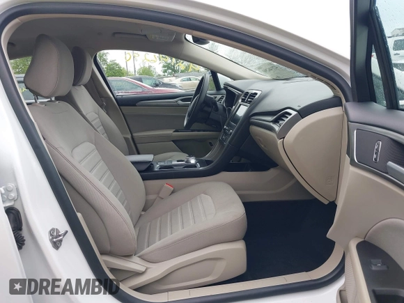 2020 Ford Fusion SE with VIN 3FA6P0LU5LR151074, listed as a IAAI auction lot 42146290 with 98,574 mi miles and . Bid and sale history available at carsss.com. Image 5.