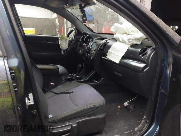 2011 Kia Sorento LX with VIN 5XYKT4A18BG167038, listed as a IAAI auction lot 41625650 with 238,628 mi miles. Bid and sale history available at carsss.com. Image 5.