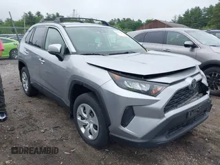 2019 Toyota RAV4 LE z VIN JTMG1RFV2KD002766, wystawiony jako IAAI lot #42467638 z przebiegiem 83 024 mil mil oraz . Historia ofert i sprzedaży dostępna na DreamBid. Obrazek 1.