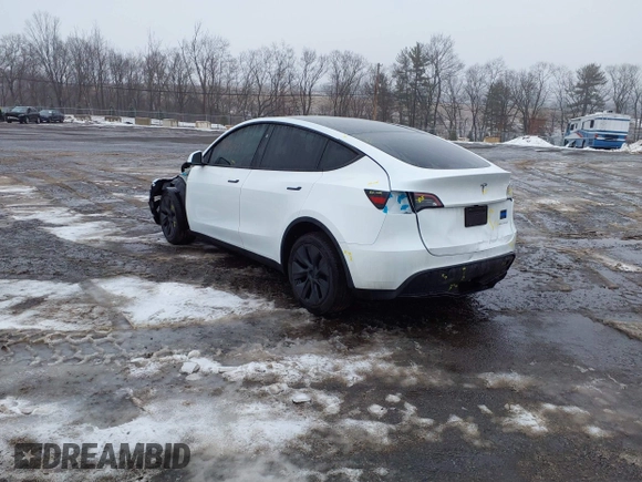 2024 Tesla Model Y Long Range z VIN 7SAYGDEE5RA326577, wystawiony jako IAAI lot #41531364 z przebiegiem 5353 mil mil oraz . Historia ofert i sprzedaży dostępna na DreamBid. Obrazek 3.