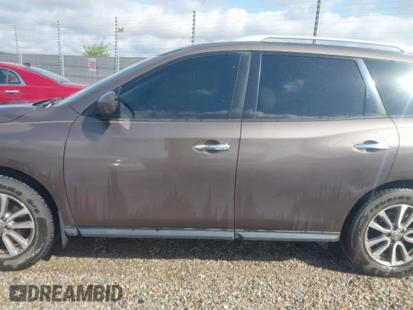 2015 Nissan Pathfinder S with VIN 5N1AR2MN0FC701622, listed as a IAAI auction lot 42243858 with 162,072 mi miles and . Bid and sale history available at DreamBid. Image 14.