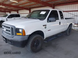 2006 Ford F-250 XL z VIN 1FTSX21P66ED70750, wystawiony jako IAAI lot #42532825 z przebiegiem 221 630 mil mil oraz . Historia ofert i sprzedaży dostępna na DreamBid. Obrazek 17.