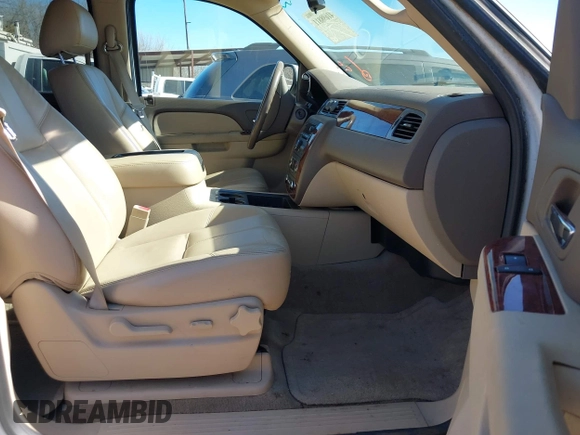 2011 Chevrolet Suburban LT with VIN 1GNSCJE07BR342646, listed as a IAAI auction lot 41698811 with 118,856 mi miles. Bid and sale history available at carsss.com. Image 5.