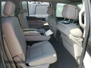2023 Jeep Grand Wagoneer z VIN 1C4SJVEJ3PS561487, wystawiony jako Copart lot #74422444 z przebiegiem Nie podano mil oraz Nie do naprawy • Non repairable. Historia ofert i sprzedaży dostępna na DreamBid. Obrazek 11.
