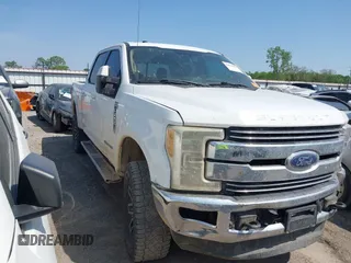 2017 Ford F-250 Lariat z VIN 1FT7W2BT1HEC08287, wystawiony jako IAAI lot #42028870 z przebiegiem 3 533 944 mil mil oraz . Historia ofert i sprzedaży dostępna na DreamBid. Obrazek 1.