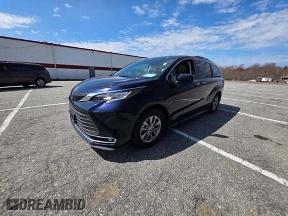 2021 Toyota Sienna XLE with VIN 5TDJSKFC6MS013236, listed as a Copart auction lot 54689625 with 182,315 mi miles and Clean Title. Bid and sale history available at carsss.com. Image 2.