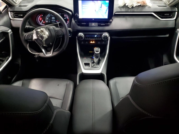 2024 Toyota RAV4 XLE Premium z VIN 2T3A1RFV6RW448518, wystawiony jako Copart lot #57974605 z przebiegiem 2 387 mil mil oraz Czysty tytuł • Clean title. Historia ofert i sprzedaży dostępna na DreamBid. Obrazek 8.