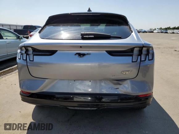2022 Ford Mustang Mach-E California Route 1 z VIN 3FMTK2R74NMA20061, wystawiony jako Copart lot #65217493 z przebiegiem 16 252 mil mil oraz . Historia ofert i sprzedaży dostępna na DreamBid. Obrazek 6.